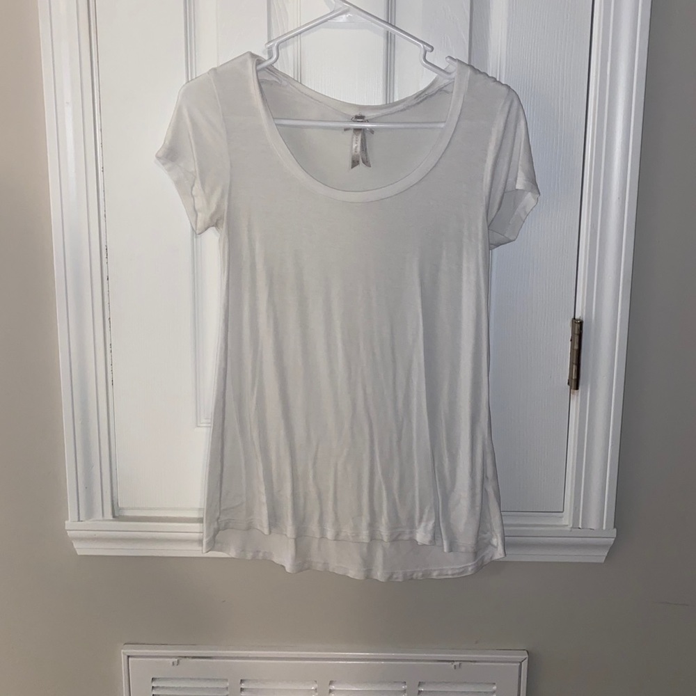 plain white tee